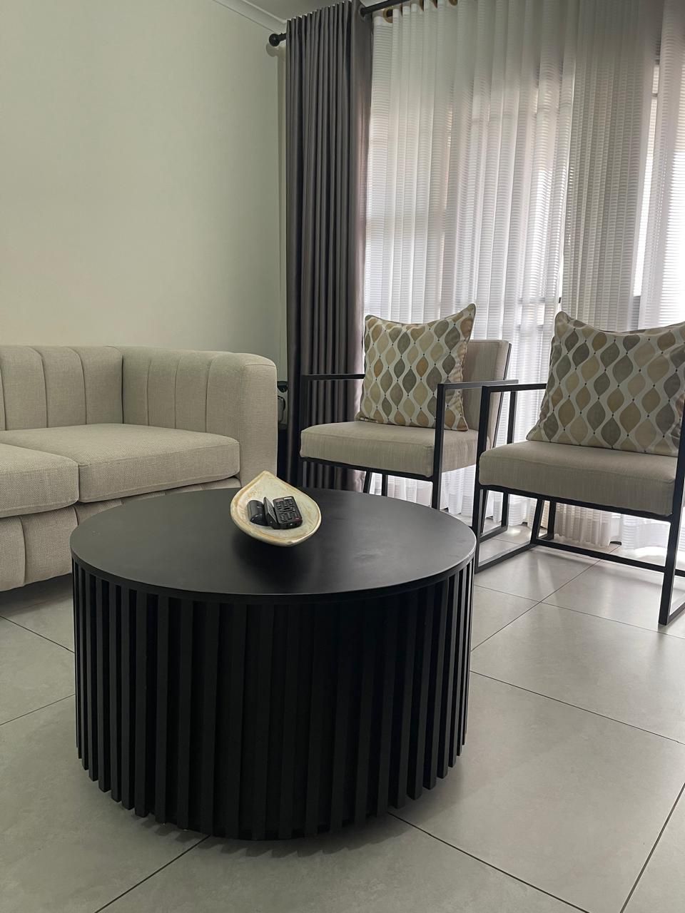 ROUND PANELLED COFFEE TABLE - Image 3